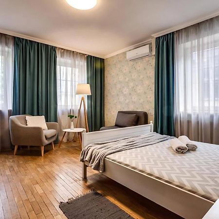 Apartamenty On Knyazya Romana Lviv Kültér fotó