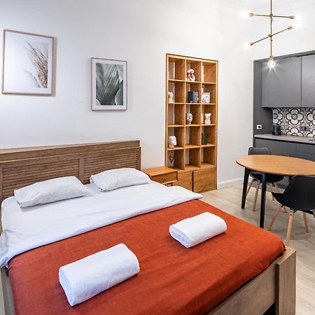 Apartamenty On Knyazya Romana Lviv Kültér fotó