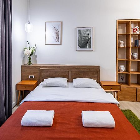 Apartamenty On Knyazya Romana Lviv Kültér fotó