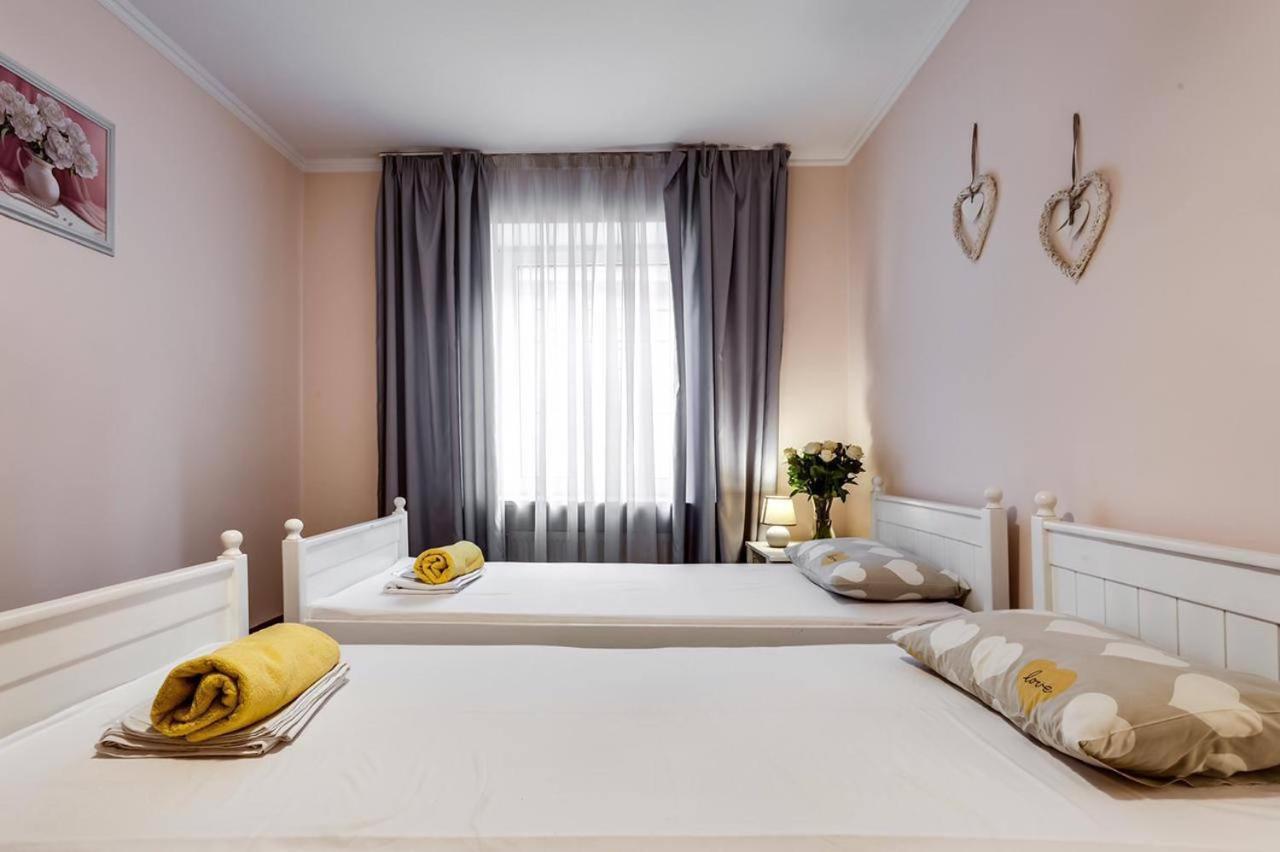 Apartamenty On Knyazya Romana Lviv Kültér fotó
