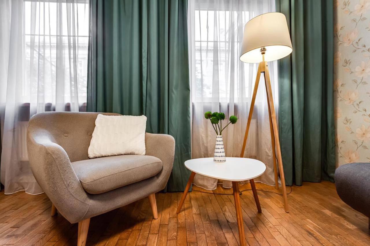 Apartamenty On Knyazya Romana Lviv Kültér fotó