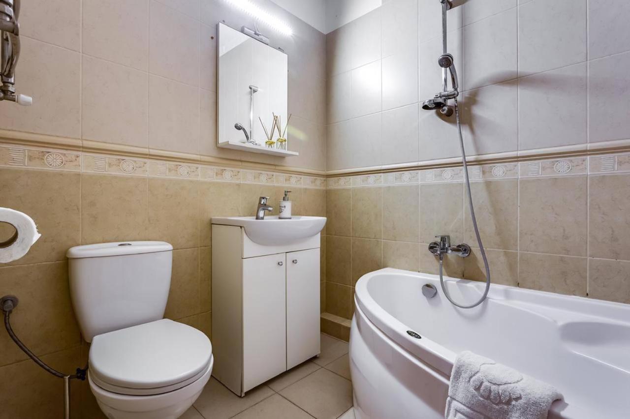 Apartamenty On Knyazya Romana Lviv Kültér fotó