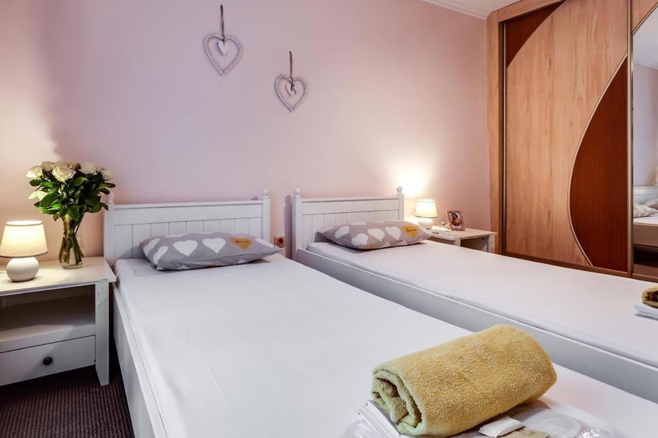 Apartamenty On Knyazya Romana Lviv Kültér fotó