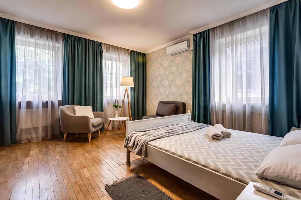 Apartamenty On Knyazya Romana Lviv Kültér fotó