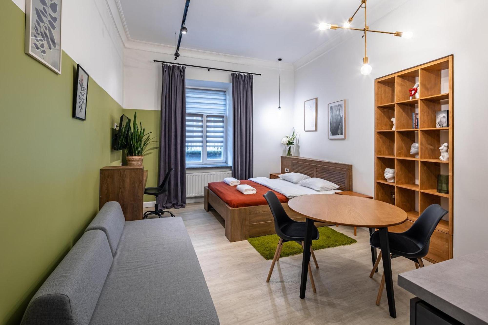 Apartamenty On Knyazya Romana Lviv Kültér fotó