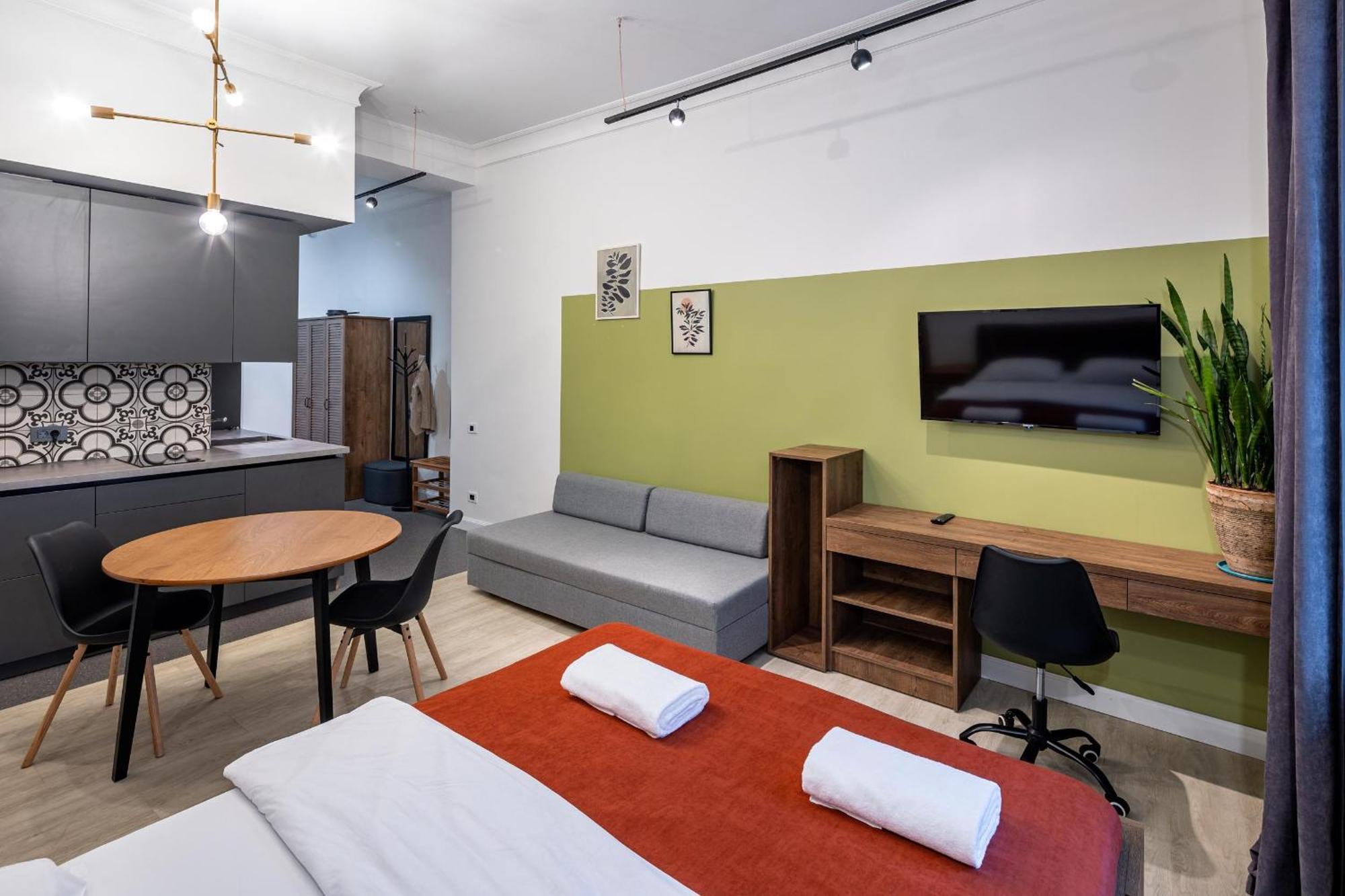 Apartamenty On Knyazya Romana Lviv Kültér fotó