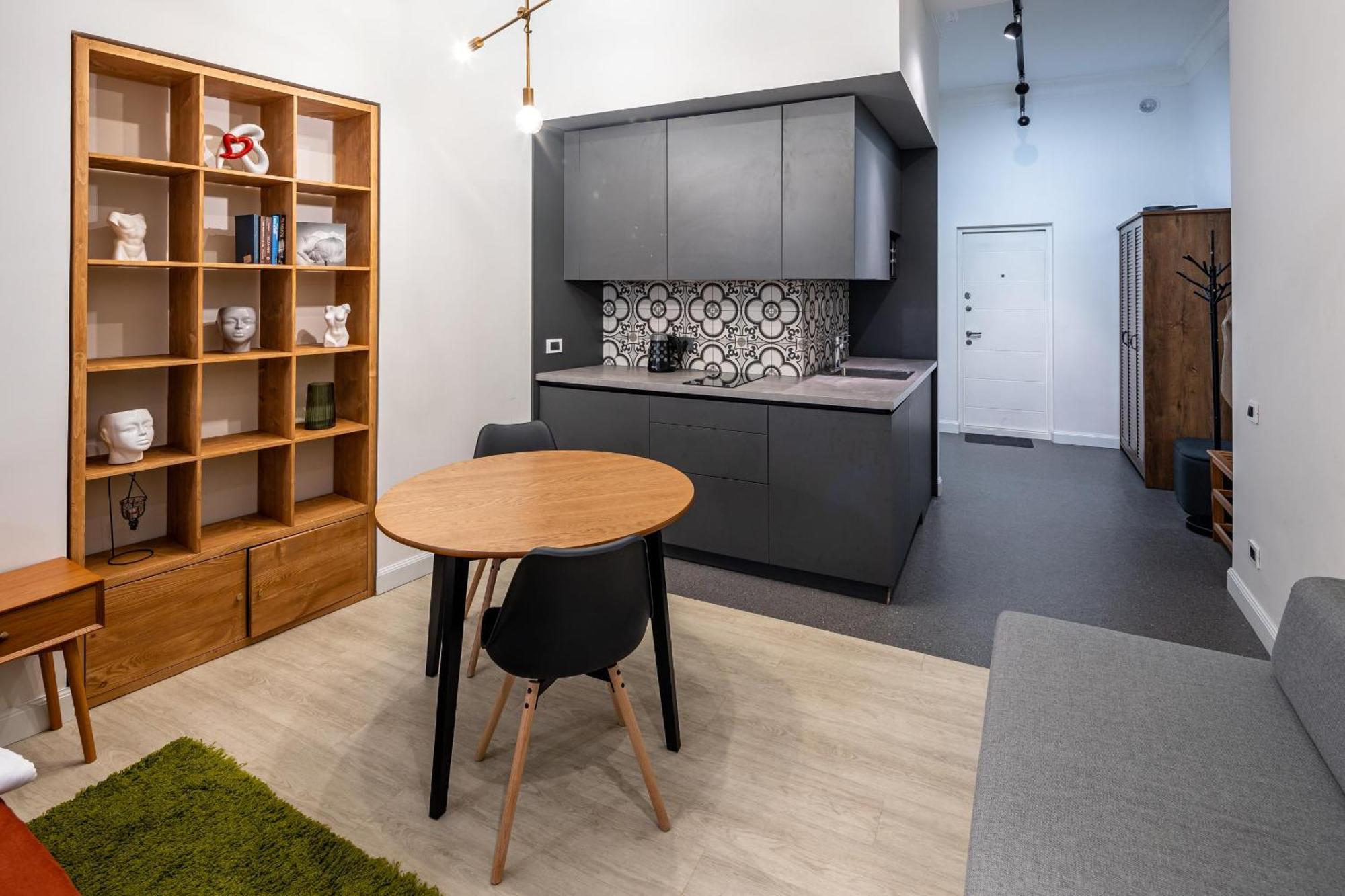 Apartamenty On Knyazya Romana Lviv Kültér fotó