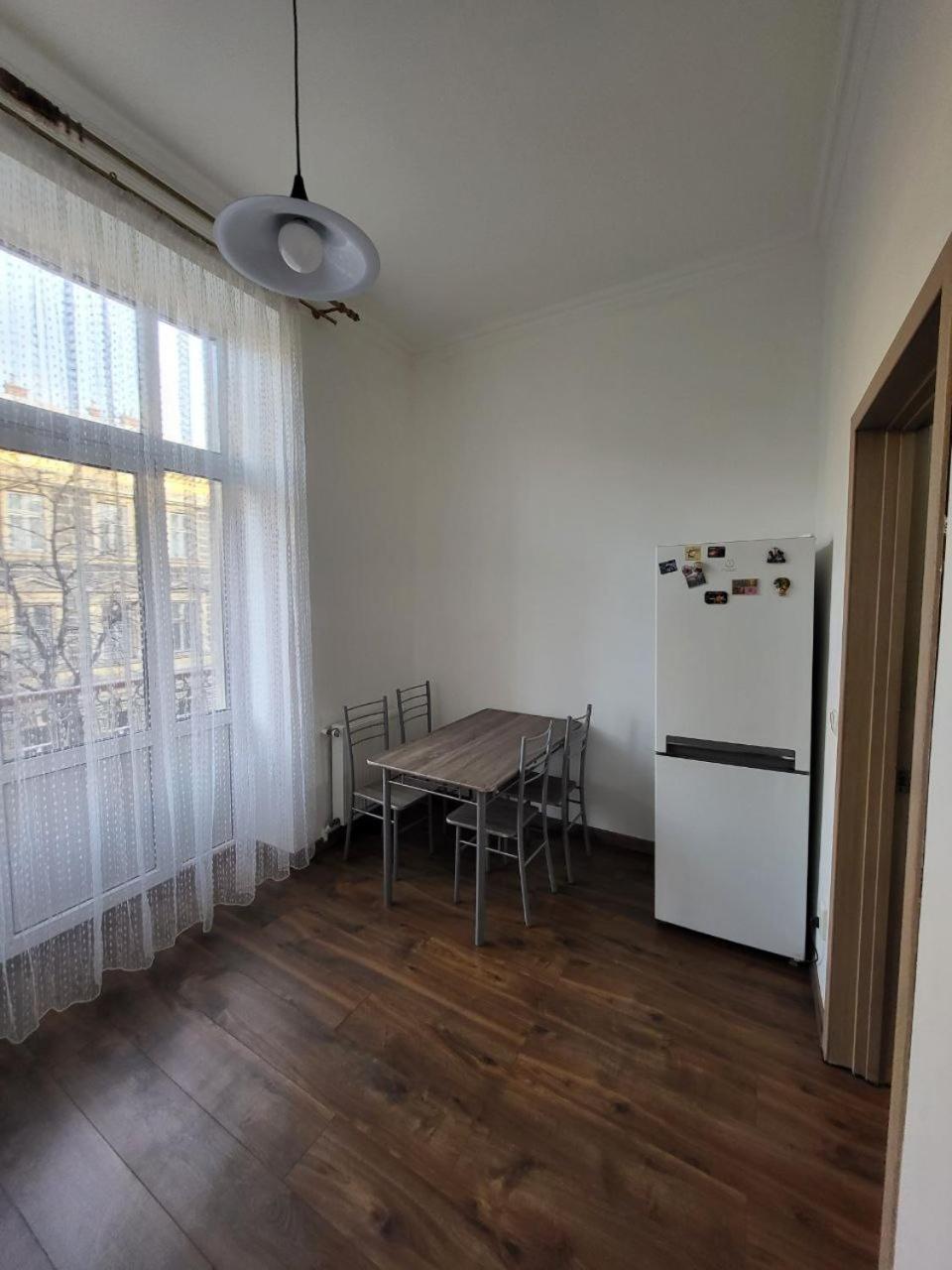 Apartamenty On Knyazya Romana Lviv Kültér fotó
