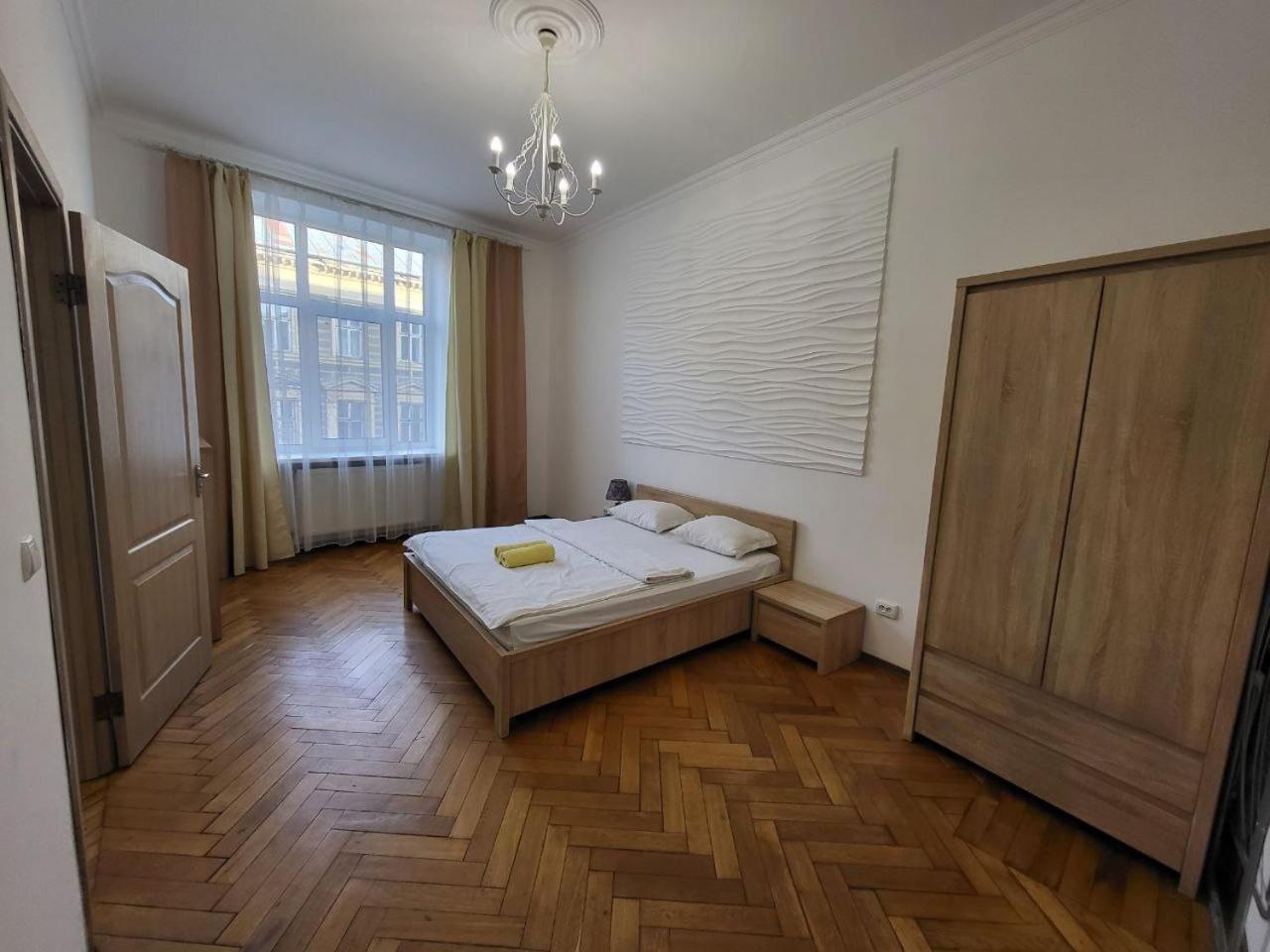 Apartamenty On Knyazya Romana Lviv Kültér fotó